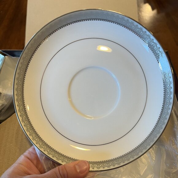 Mikasa Platinum Crown 5-Piece Place Setting, Service for 1 - Picture 1 of 6